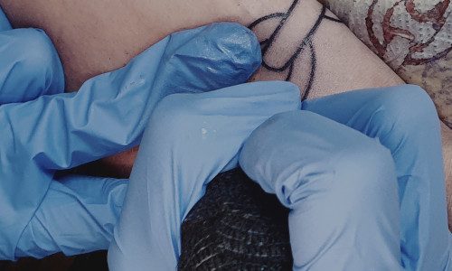 PROPAGANDA TATTOO & PIERCING | Studio tatuażu i piercingu Poznań. Sklep z biżuteria do piercingu Poznań. Szkolenia i kurs piercinu Poznań. Laserowe usuwanie tatuażu i makijażu permanentnego Poznań - Jack Vader. Zdejmowanie szwów. Piegi permanentne. Pomoc piercingowa - Tauay Piercing. Biżuteria ozdobna do piercing. Tatuaże realistyka, komiks, oldschool.