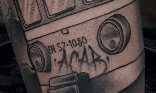 PROPAGANDA TATTOO & PIERCING | Studio tatuażu i piercingu Poznań. Sklep z biżuteria do piercingu Poznań. Szkolenia i kurs piercinu Poznań. Laserowe usuwanie tatuażu i makijażu permanentnego Poznań - Jack Vader. Zdejmowanie szwów. Piegi permanentne. Pomoc piercingowa - Tauay Piercing. Biżuteria ozdobna do piercing. Tatuaże realistyka, komiks, oldschool.